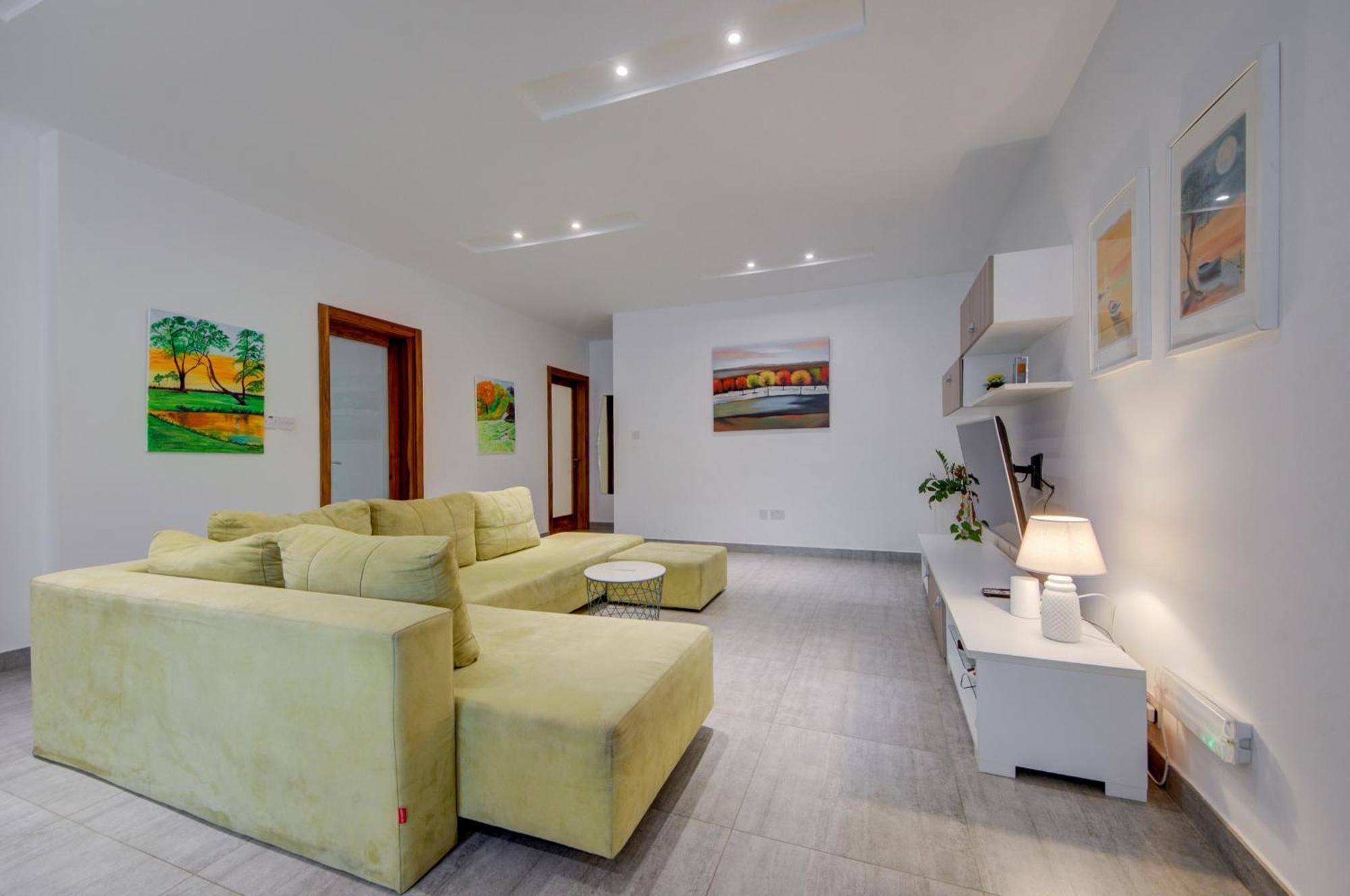 Top Floor Apt With Common Pool Close To All Amenities Сент-Полс-Бей Экстерьер фото