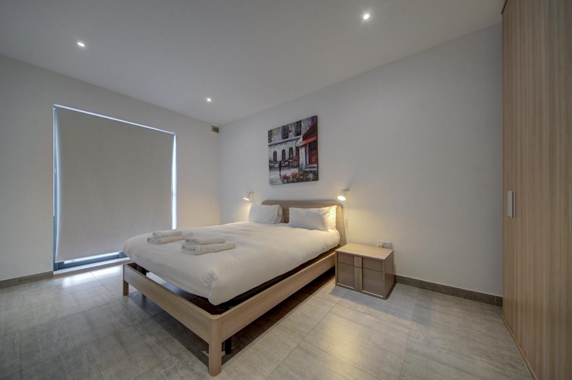 Top Floor Apt With Common Pool Close To All Amenities Сент-Полс-Бей Экстерьер фото